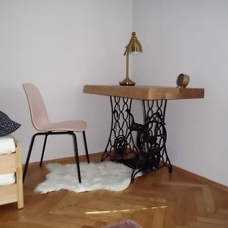 아파트 Spacious 2 Bedroom In - South City