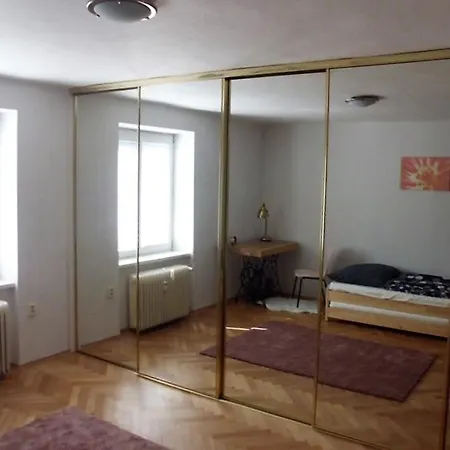아파트 Spacious 2 Bedroom In - South City *