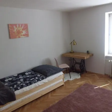 Spacious 2 Bedroom In - South City 아파트 코시체